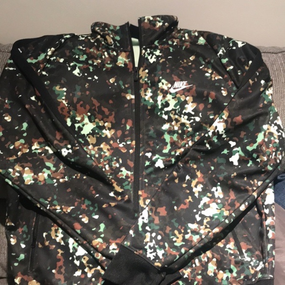 XL NIKE TRACK JACKET